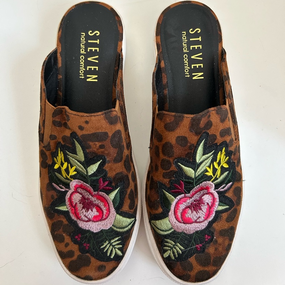 Women's Floral Embroidered Mules - Brown and Pink